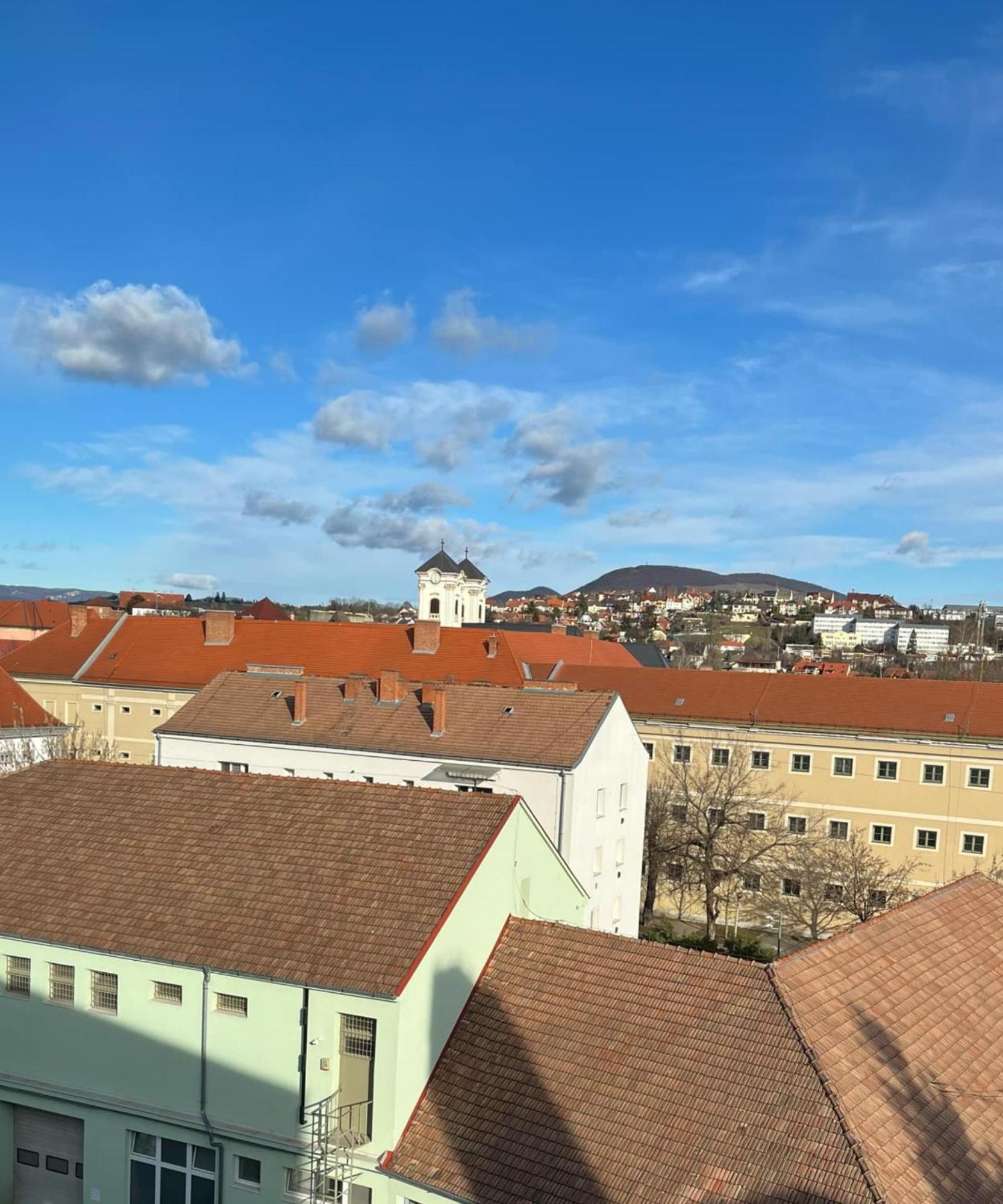 Hellowine Apartman Еґер Екстер'єр фото